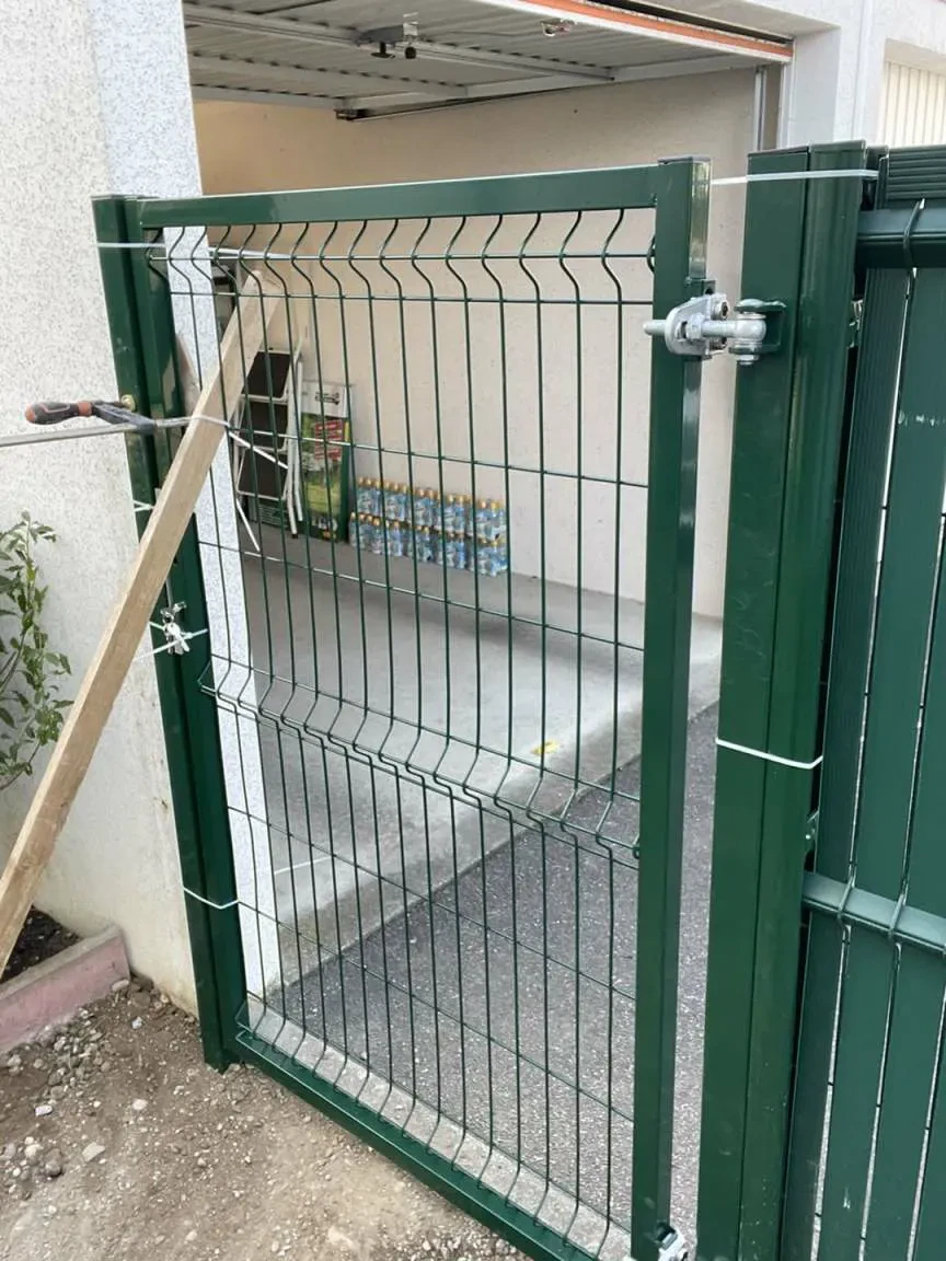 338023-EURO-4ft-Gate-installed